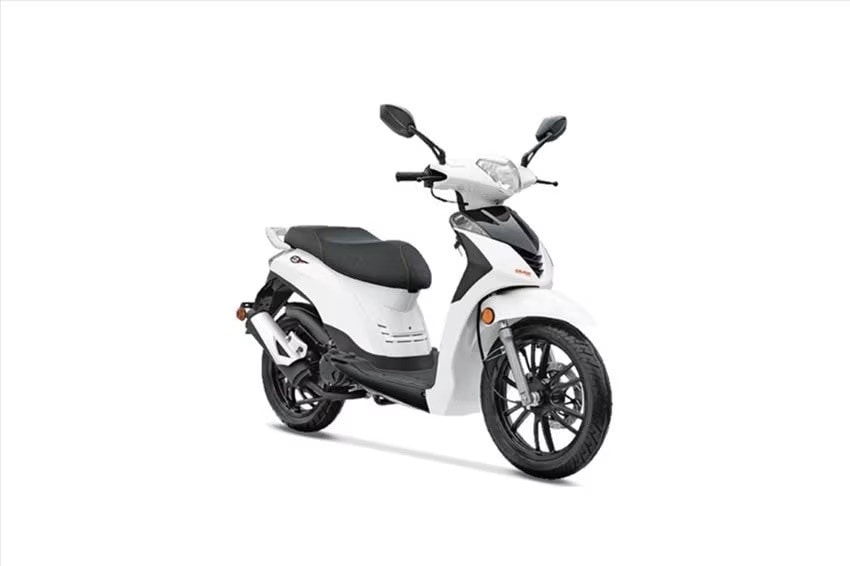 <div class='descrGalleryTitle'>KL B-Tre</div><div class='descrGalleryText'><p>Arriva da KL e punta tutto sul <b>prezzo ultra popolare</b>: 2.090 euro franco concessionario. Per questo, necessariamente, bisognerà rinunciare a qualcosa nella dotazione. Il <a href="https://www.dueruote.it/moto-scooter/kl/kl-b3-125/" target="_blank">BTre</a> offre una pedana piatta, strumentazione ibrida LCD e analogica. Meccanicamente, prevede ruote con anteriore da 16” e posteriore da 14” e due freni a disco. La dotazione un po’ scarna aiuta però a mantenere basso il <b>peso: 111 kg </b>in ordine di marcia.</p>
</div>